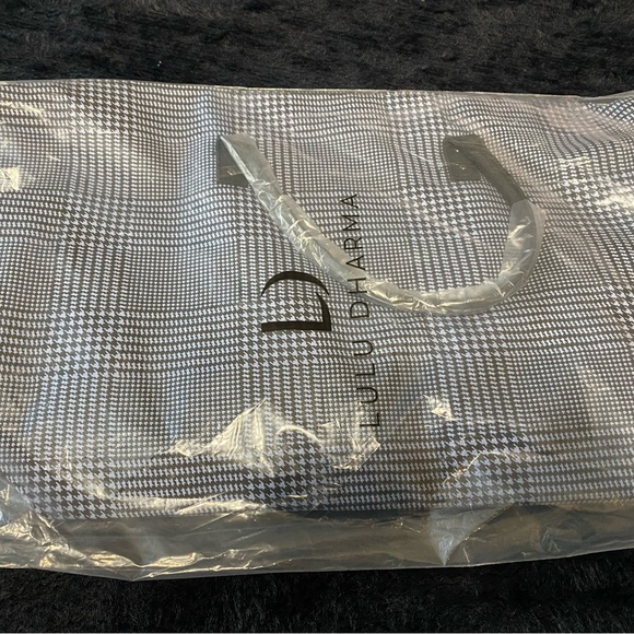 Lulu Dharma Large Weekender / Duffel Bag, NWT, Blue and Black Plaid Print. - Picture 4 of 5